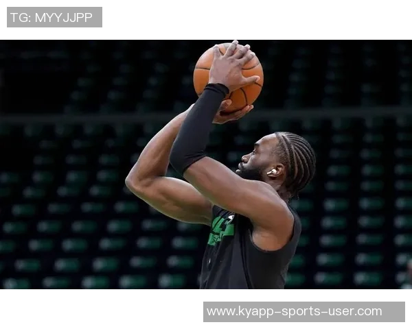 杰伦布朗半场状态低迷14投仅3中仅得7分6板3助失误2次表现不佳